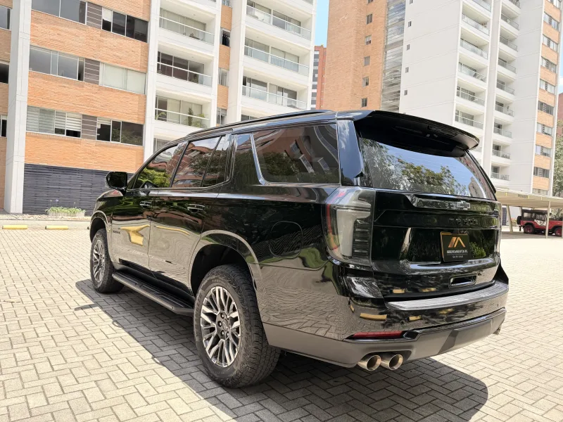 Interior Chevrolet Tahoe Blindada - asientos en cuero y tecnología premium