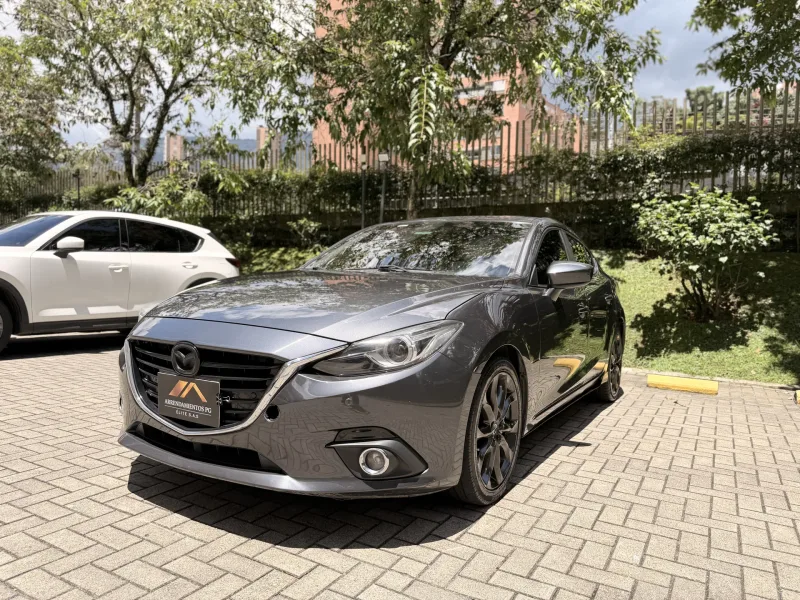 Alquiler Mazda 3 Grand Touring en Medellín