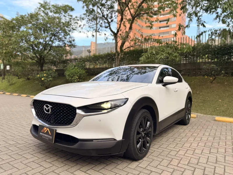 Alquiler Mazda CX-30 Híbrida en Medellín