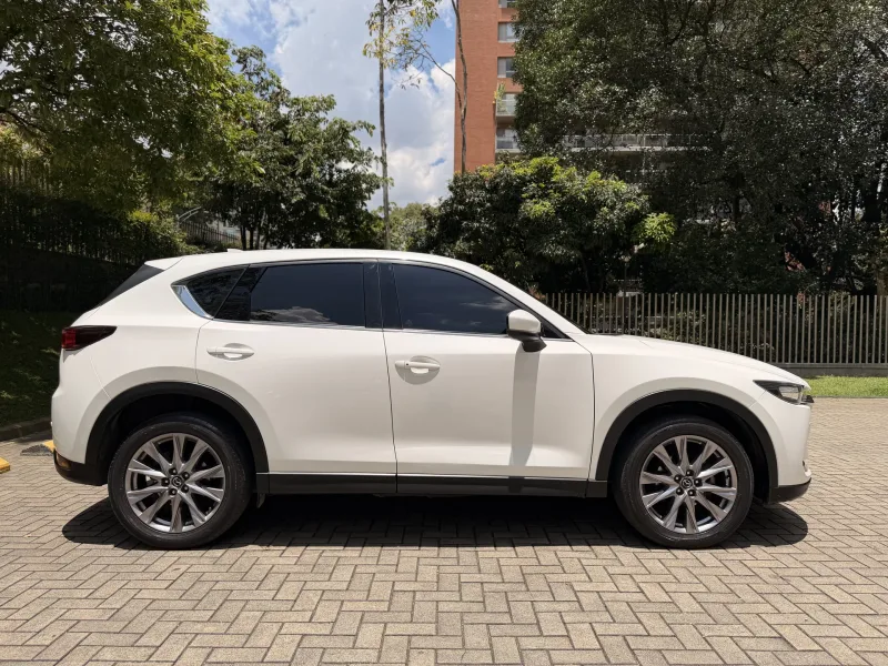Mazda CX-5 Grand Touring 2020 blanca - SUV familiar Medellín