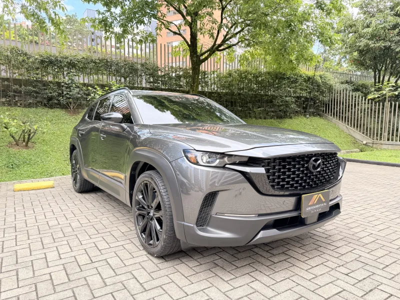 Mazda CX-50 2024 gris - SUV aventurera premium