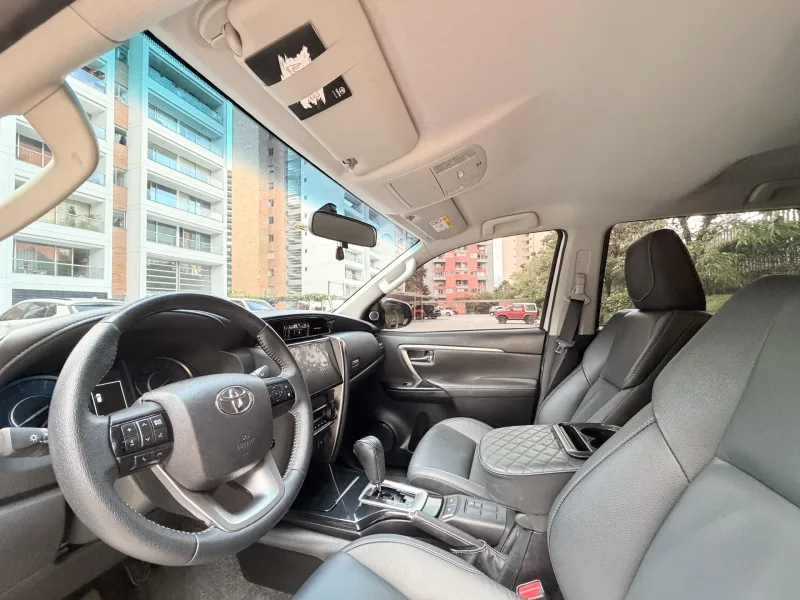 Toyota Fortuner Diésel Blanca 2024 foto 3