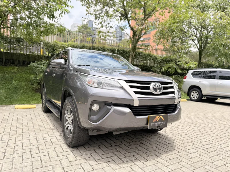 Toyota Fortuner Diésel Gris 2020 foto 5