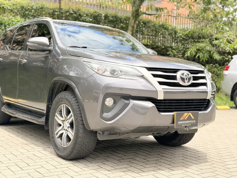 Interior Toyota Fortuner 2020 - 7 pasajeros