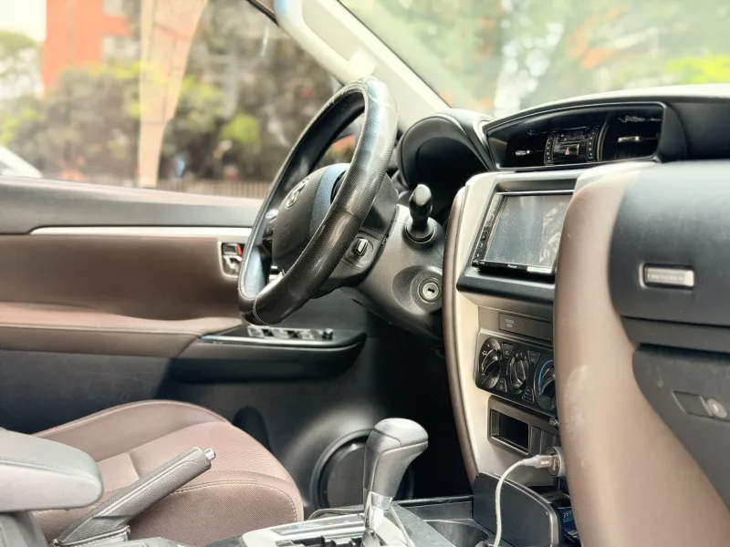 Toyota Fortuner Diésel Gris 2020 foto 8