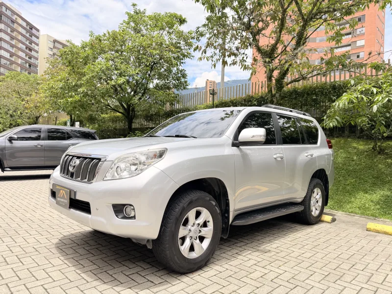 Alquiler Toyota Land Cruiser Prado TXL en Medellín